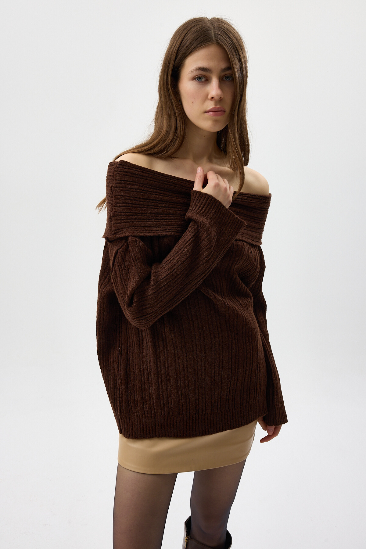 Kahverengi Fitilli Kayık Yaka Kadın Kazak 2324 