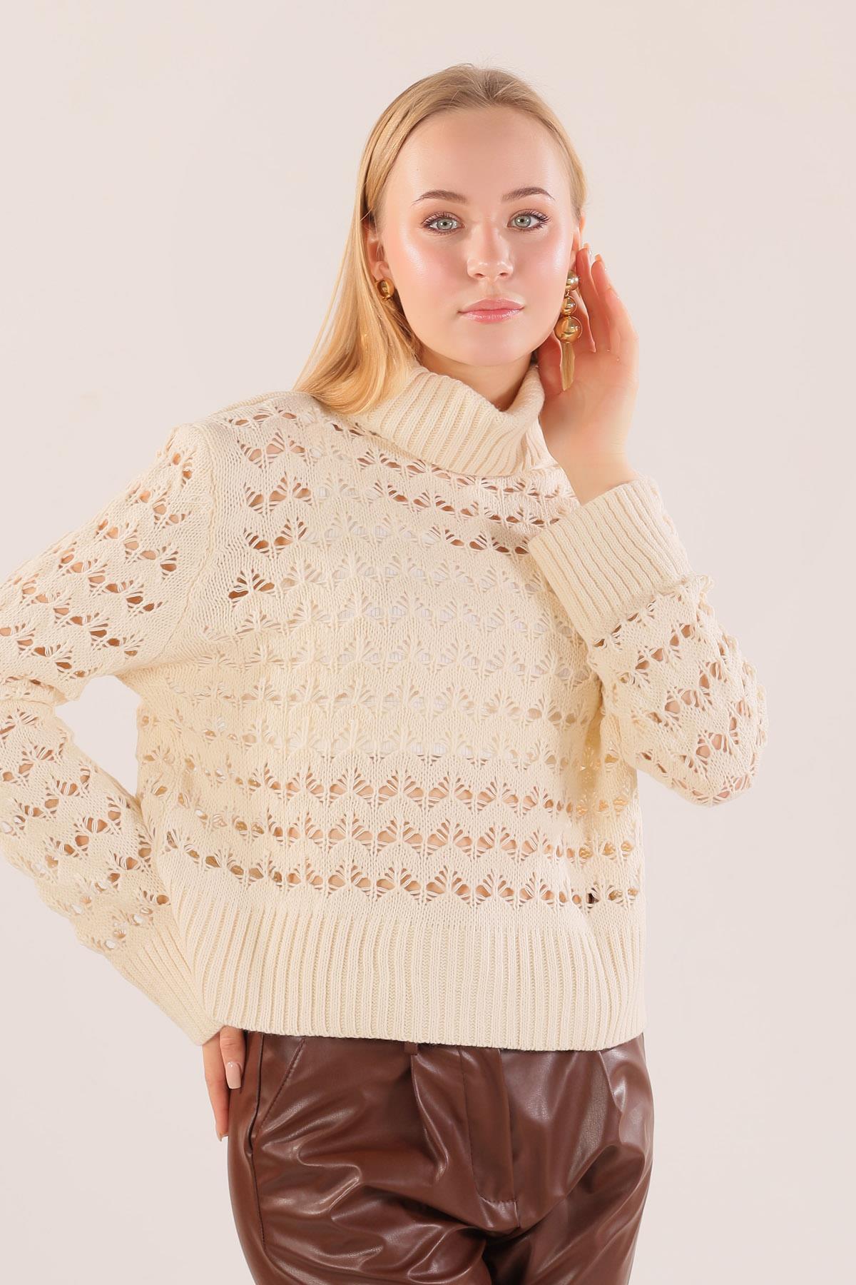 2326 Boğazlı Delikli Kısa Kazak Ekru - 1