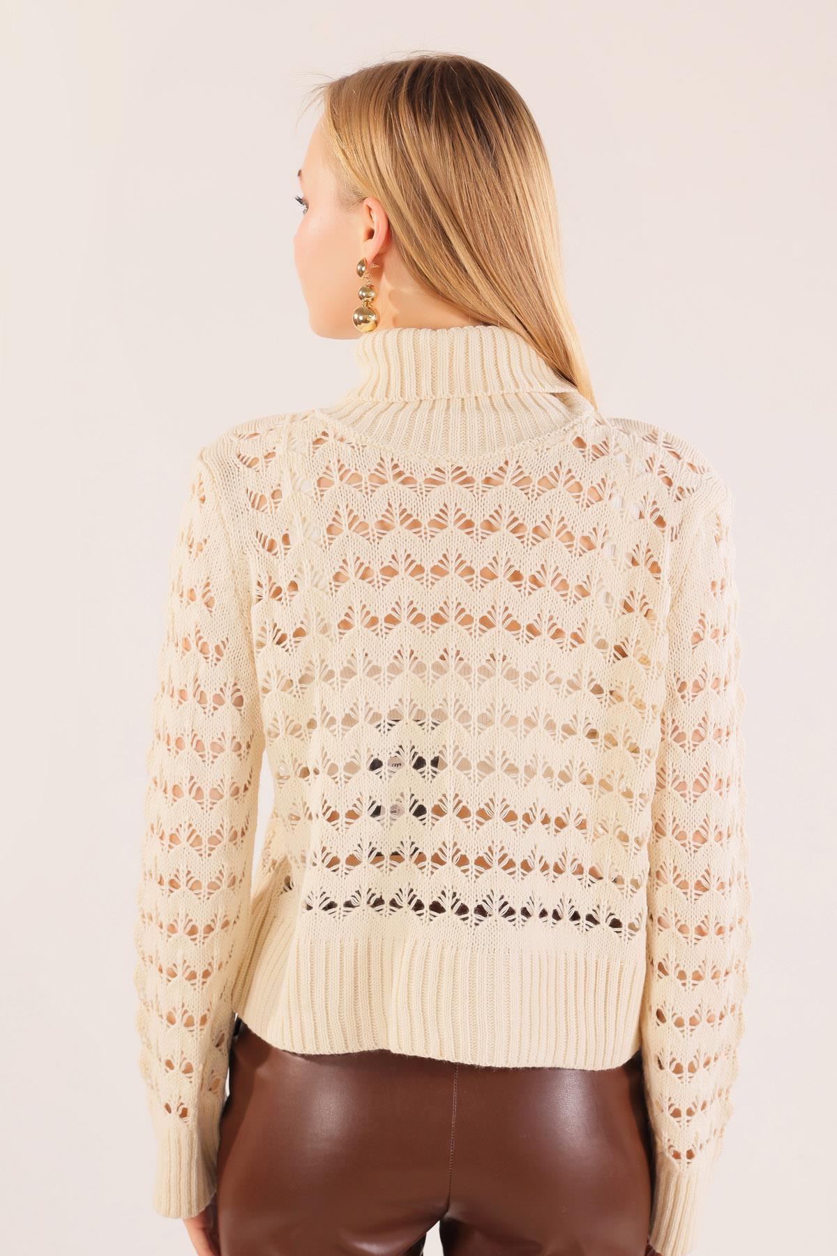 2326 Boğazlı Delikli Kısa Kazak Ekru - 4