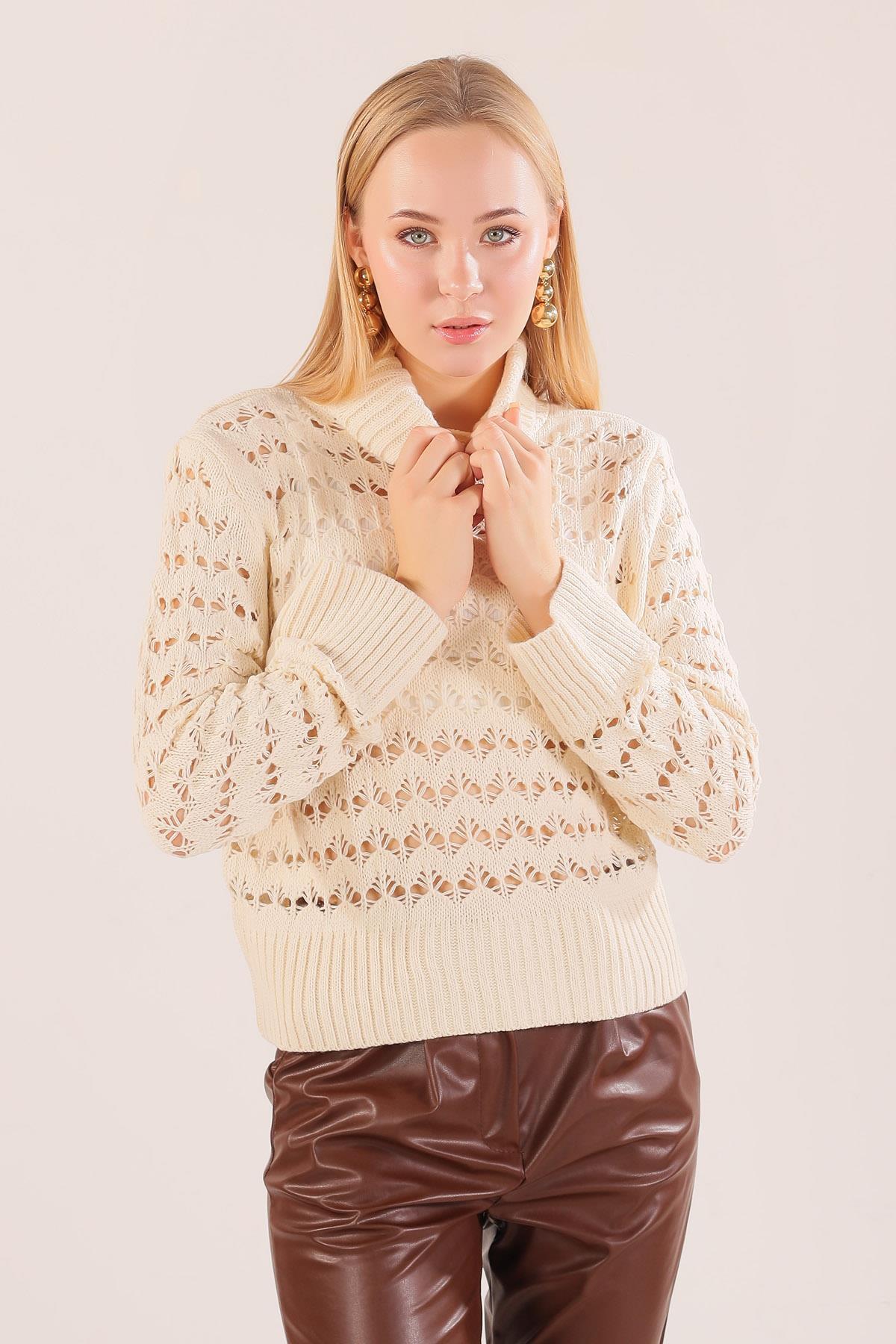 2326 Boğazlı Delikli Kısa Kazak Ekru - 3