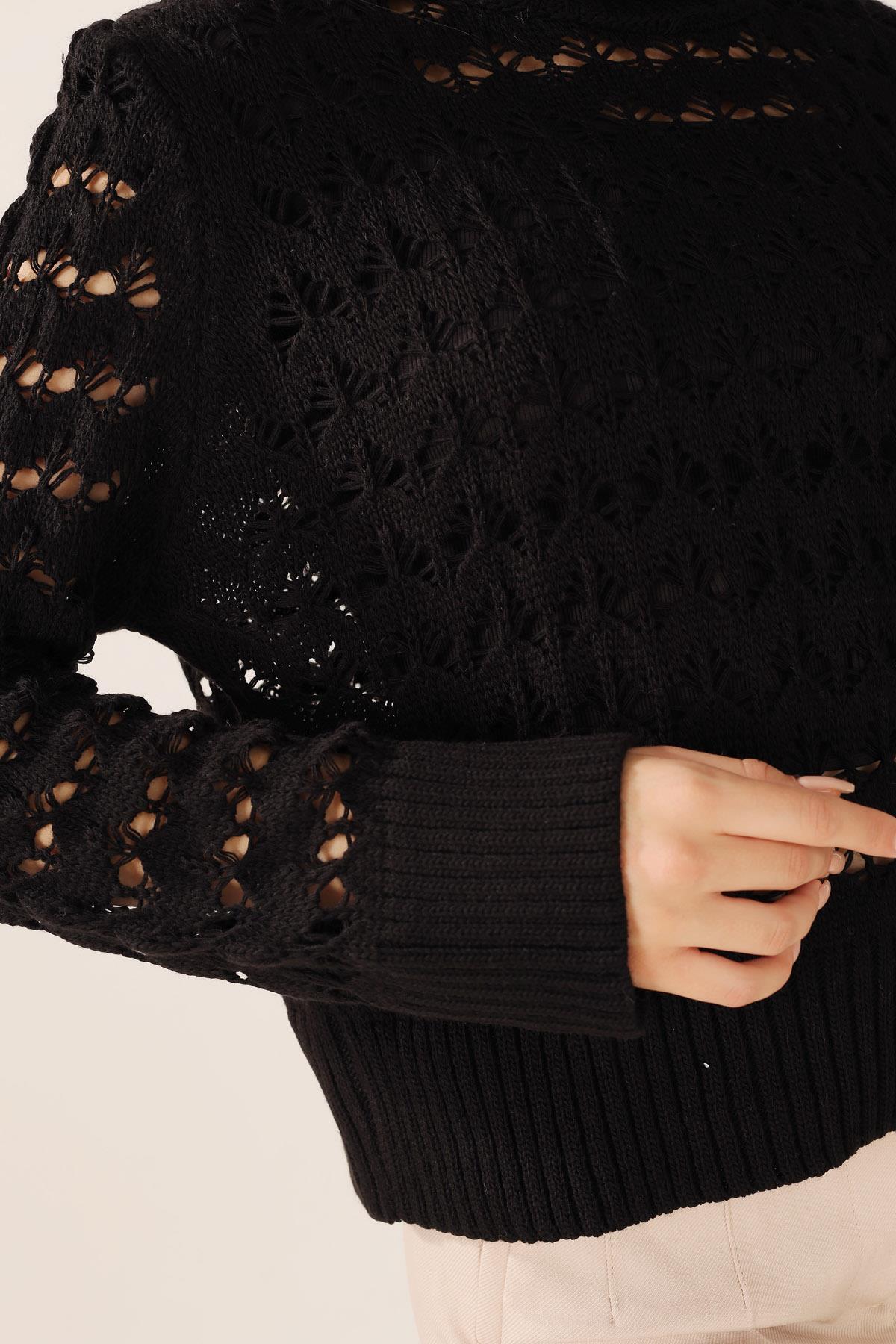 Siyah Boğazlı Delikli Kısa Kazak 2326 - 6