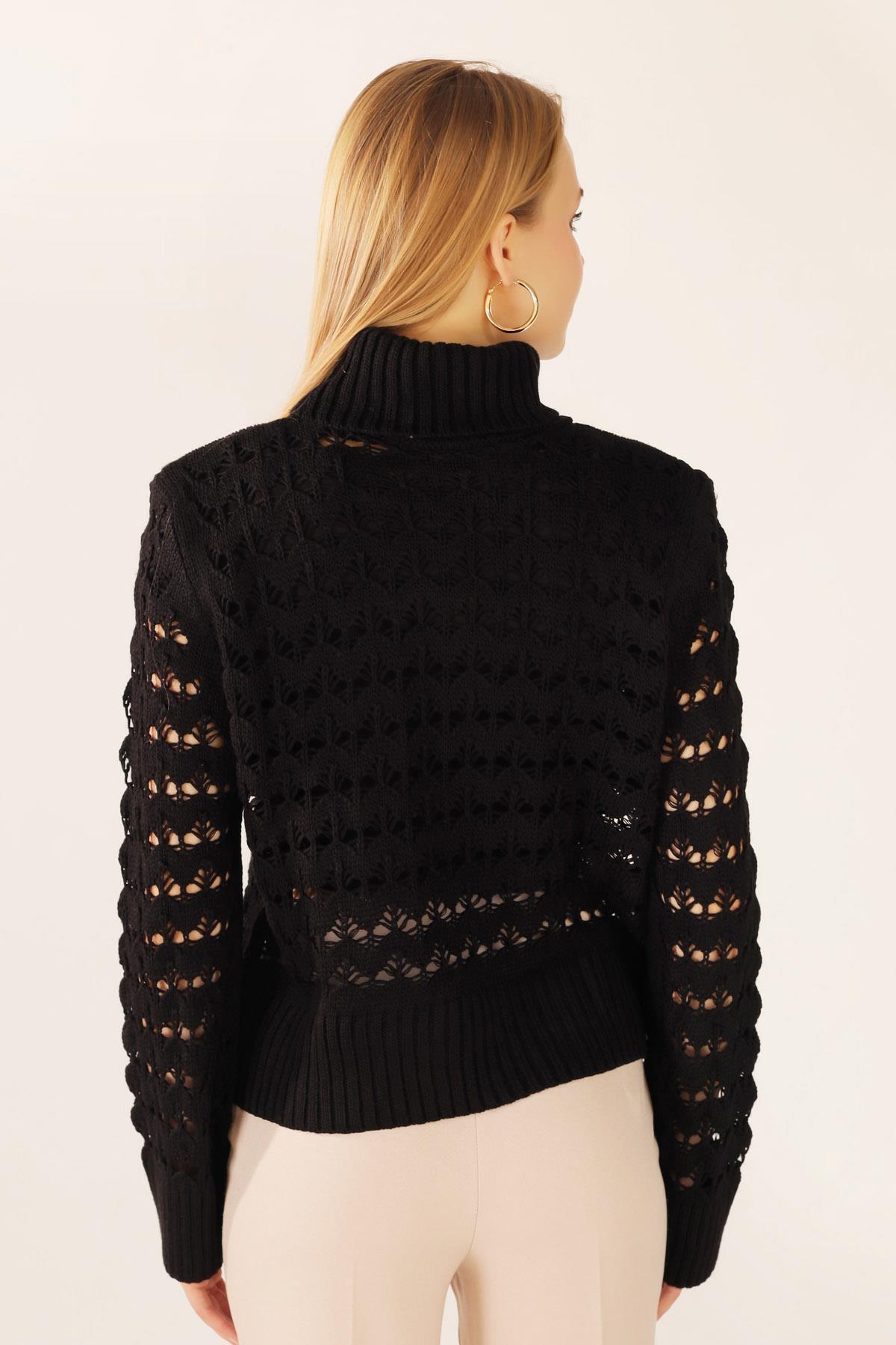 Siyah Boğazlı Delikli Kısa Kazak 2326 - 7