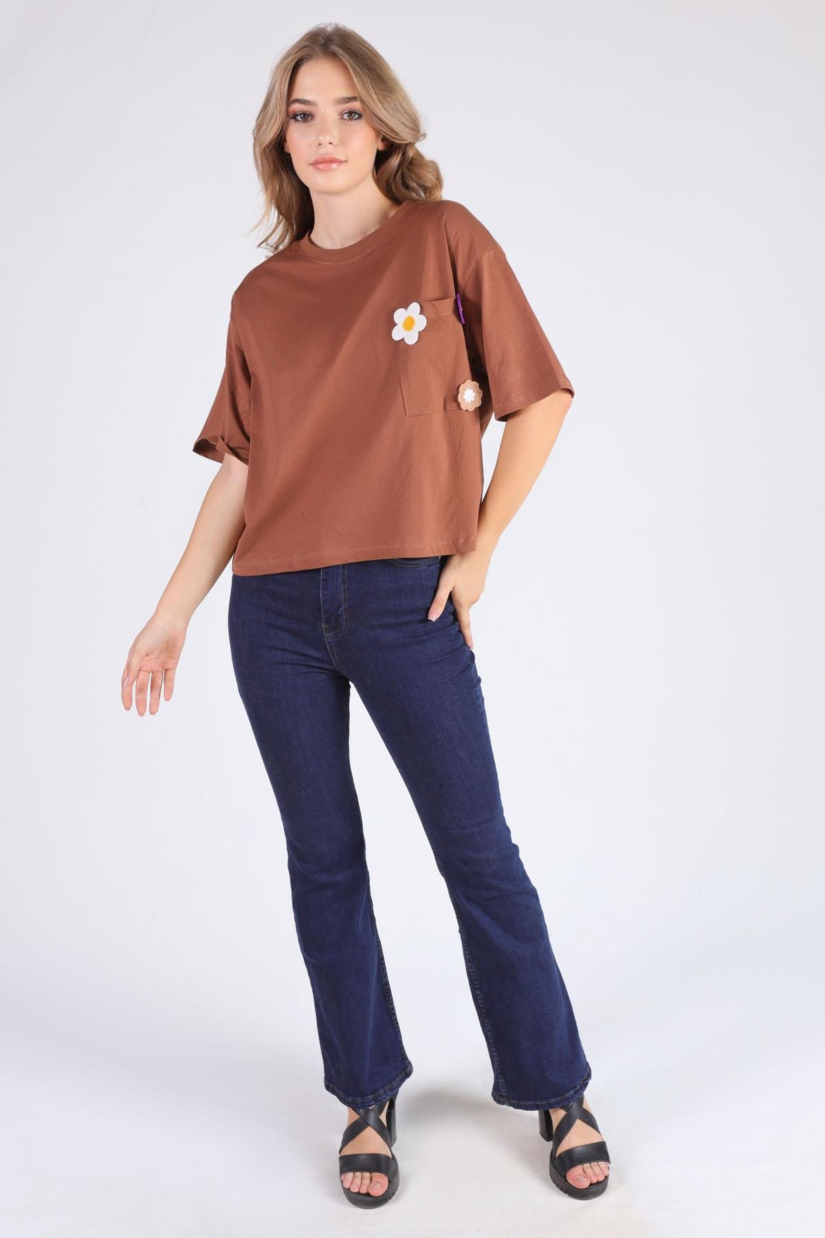 23304 Cep Papatya Detaylı Tişört Kahve - 2