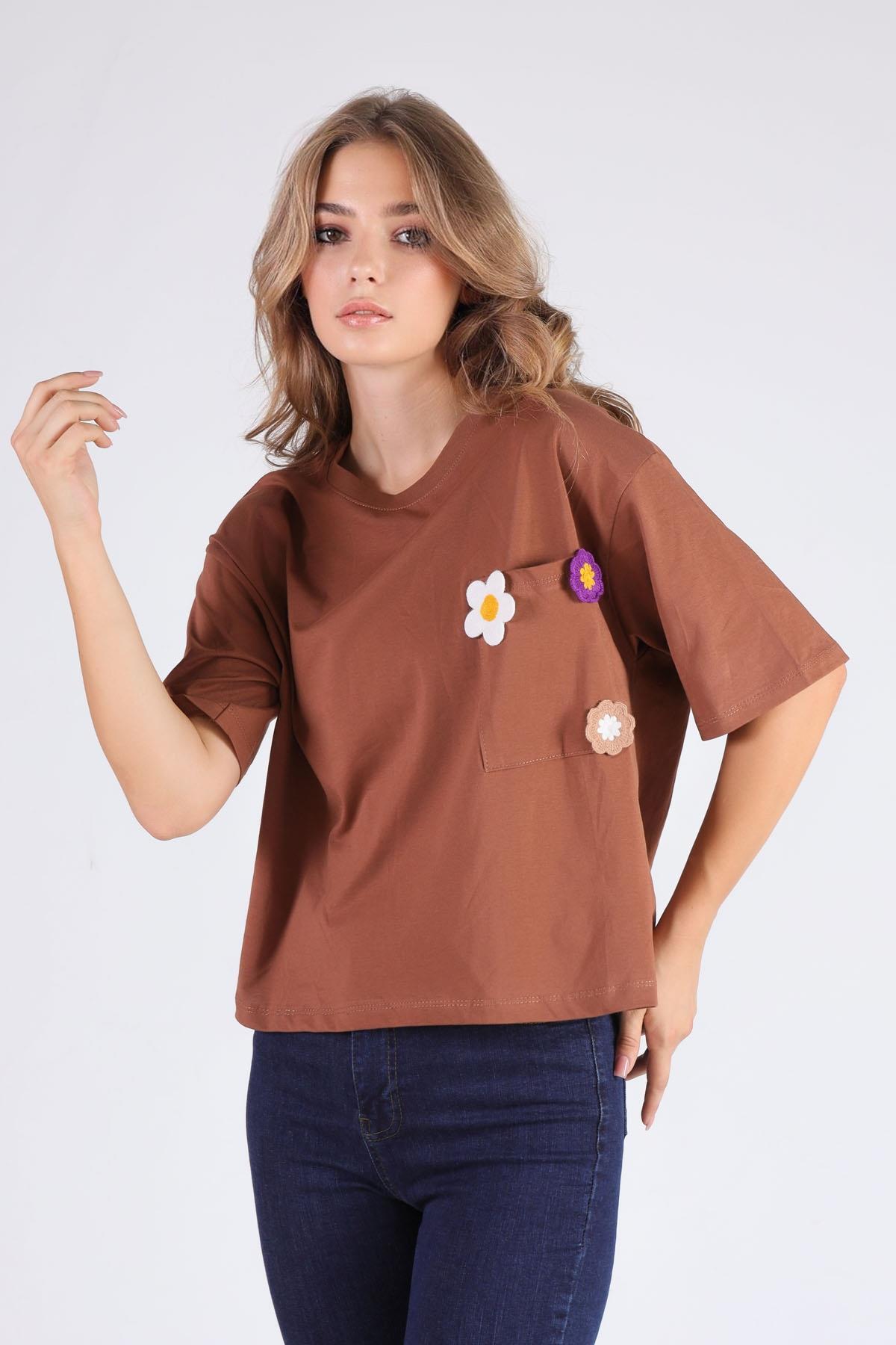 Kahve Cep Papatya Detaylı Tişört 23304 - 1