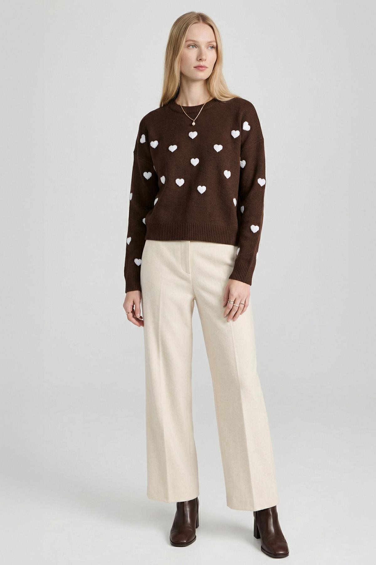 2337 Kalp Nakışlı Kısa Kazak Kahve - RAYS