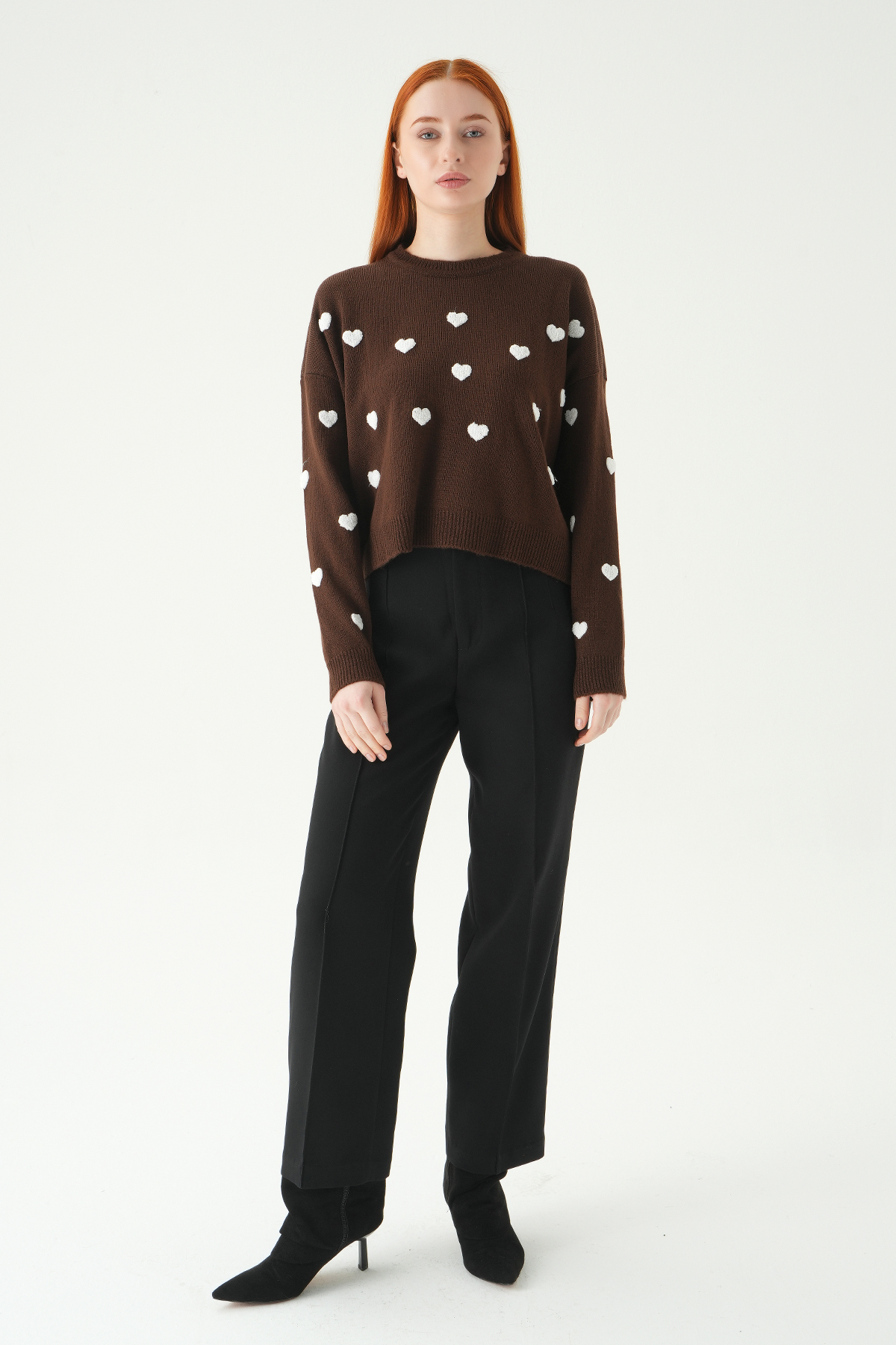 2337 Kalp Nakışlı Kısa Kazak Kahve - RAYS