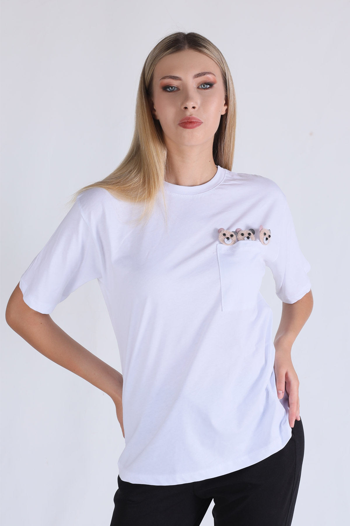 Beyaz Cep Ayıcık Aksesuarlı Tişört 23398 