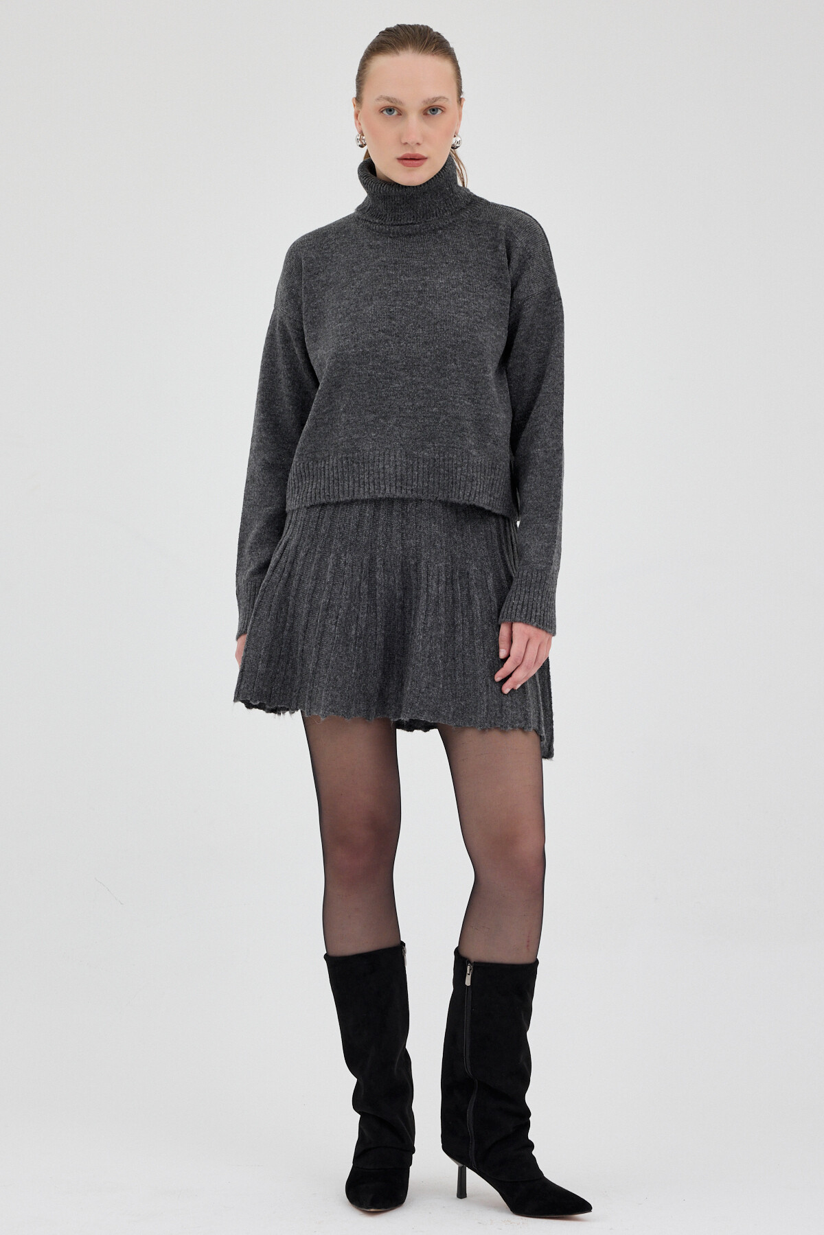 Antrasit Boğazlı Triko Kazak ve Pileli Mini Etek İkili Takım 2361 - RAYS