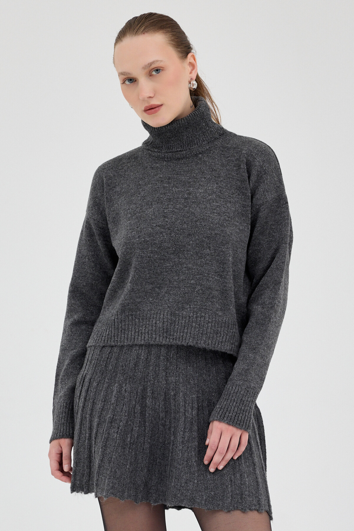 Antrasit Boğazlı Triko Kazak ve Pileli Mini Etek İkili Takım 2361 - 3