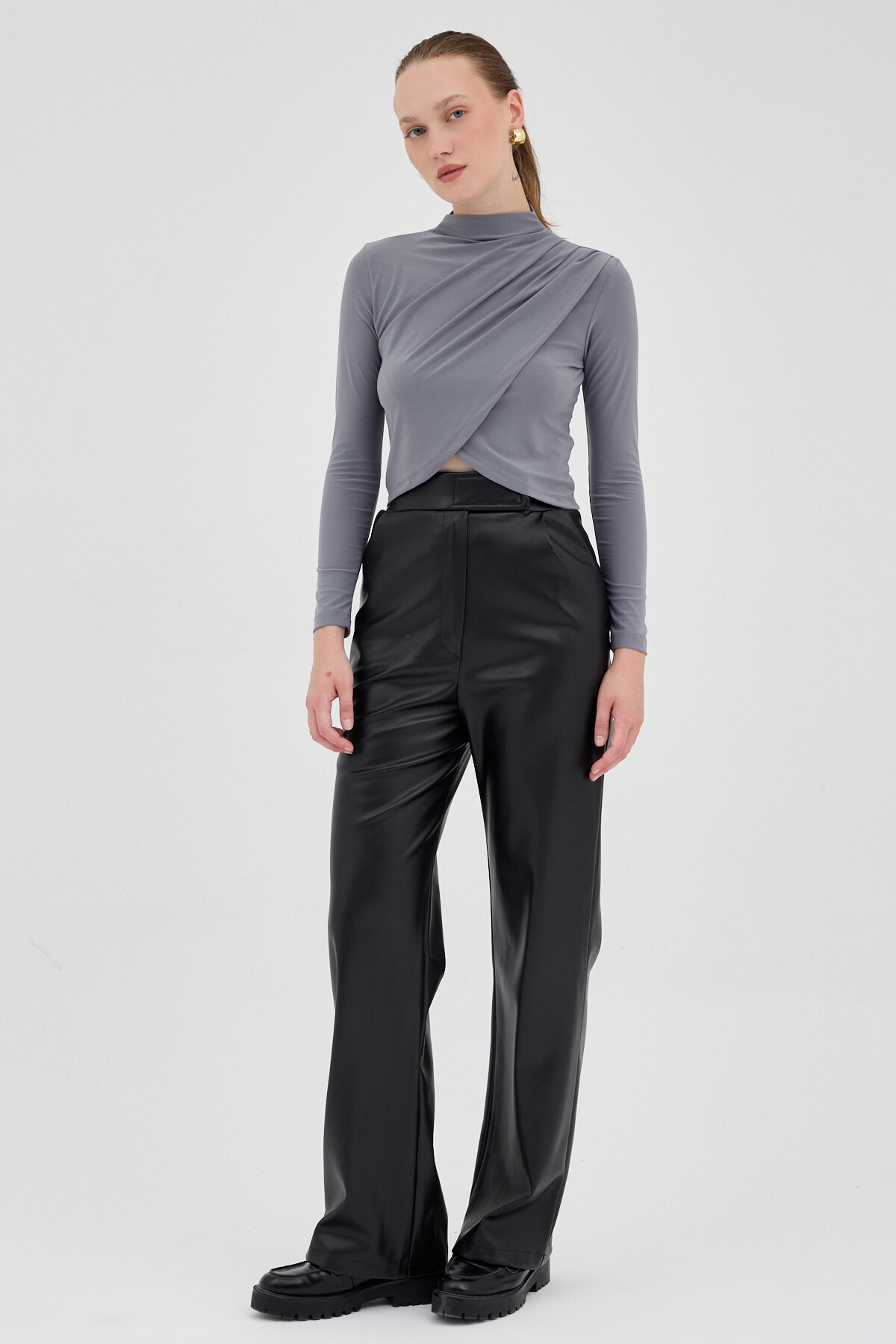 Koyu Gri Drapeli Yüksek Yaka Uzun Kollu Bluz 2379 - RAYS