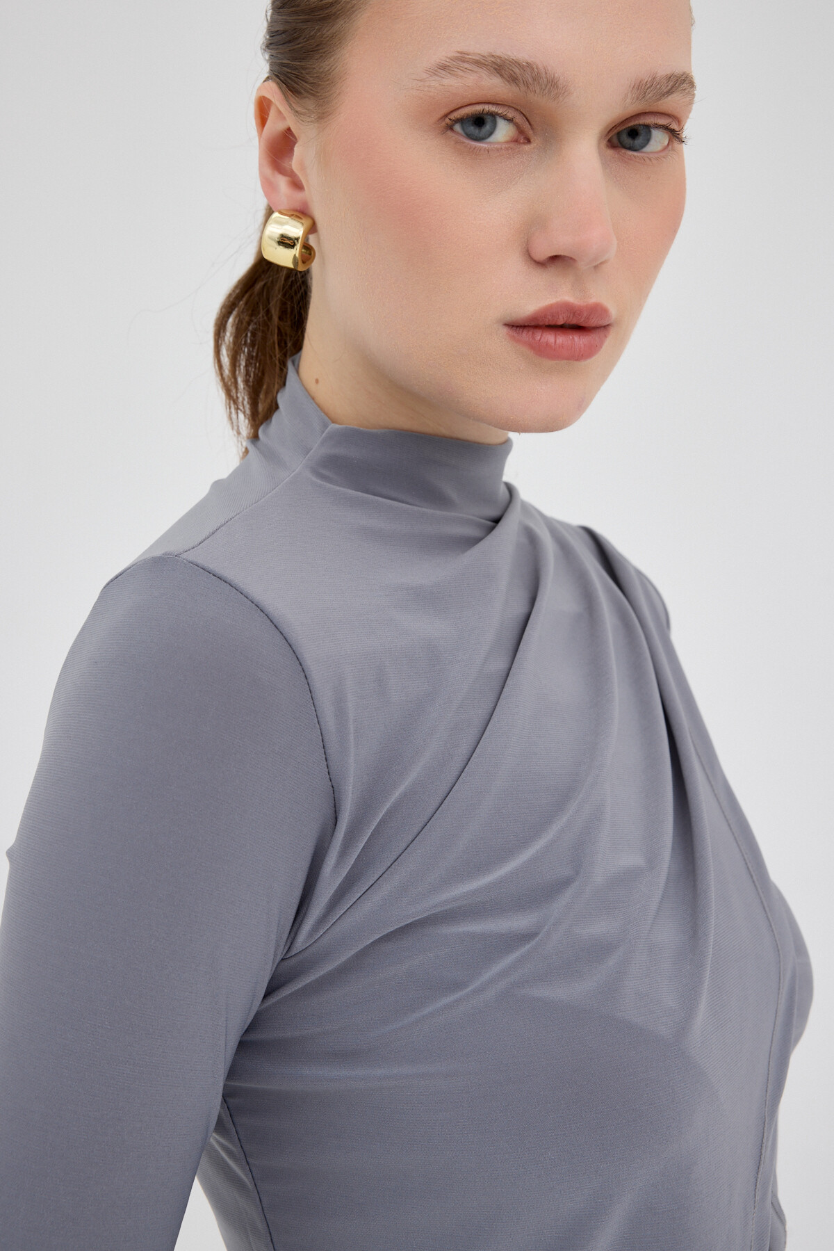 Koyu Gri Drapeli Yüksek Yaka Uzun Kollu Bluz 2379 - RAYS