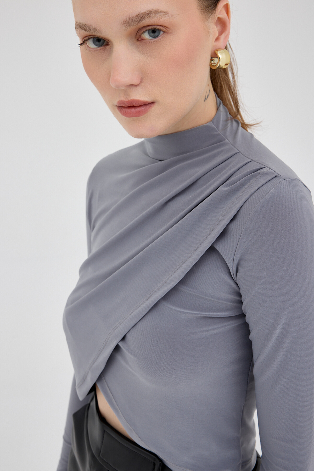 Koyu Gri Drapeli Yüksek Yaka Uzun Kollu Bluz 2379 - 1