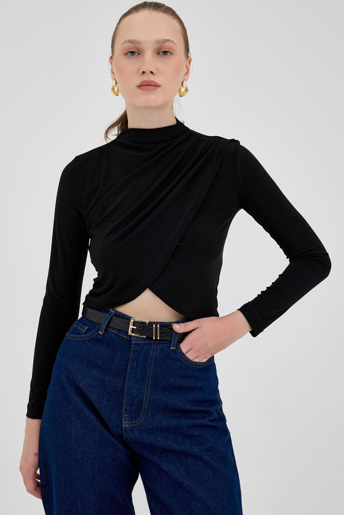 Siyah Drapeli Yüksek Yaka Uzun Kollu Bluz 2379 - RAYS