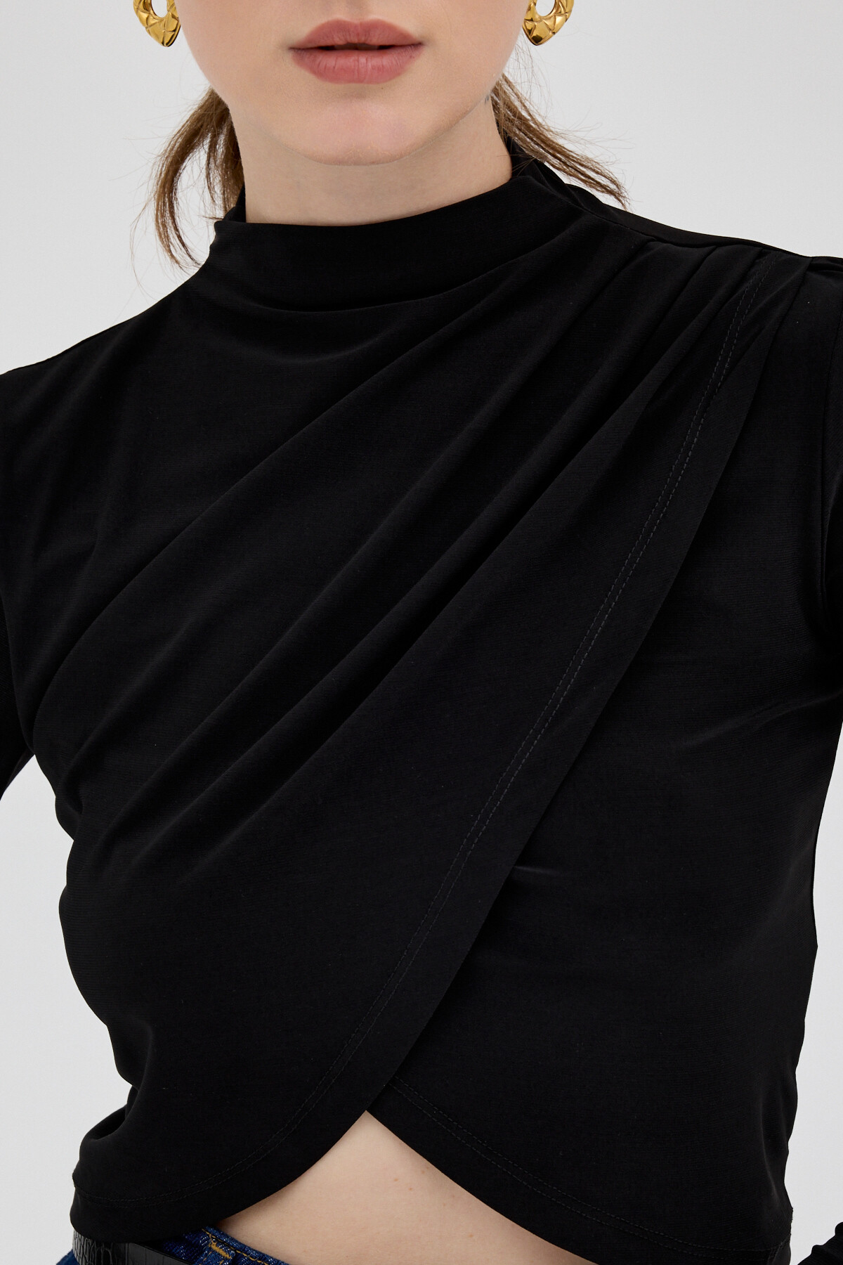 Siyah Drapeli Yüksek Yaka Uzun Kollu Bluz 2379 - 4