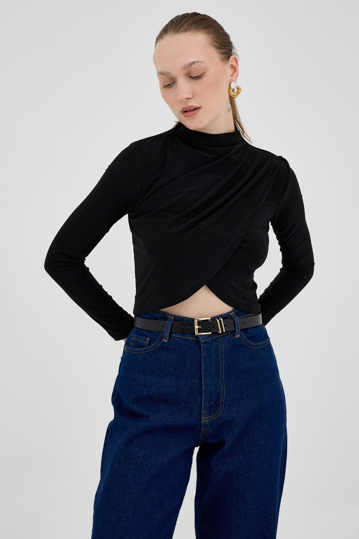 Siyah Drapeli Yüksek Yaka Uzun Kollu Bluz 2379 