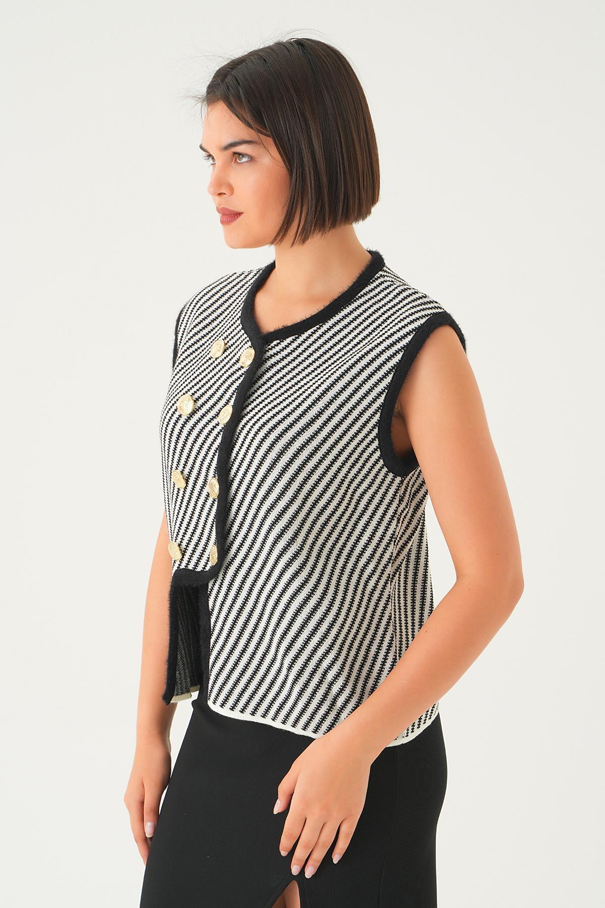 Siyah Düğme Detay Yelek 24002 - 3