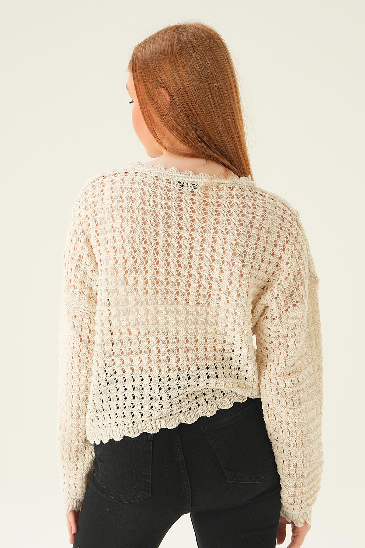 Ekru İşlemeli Ajurlu Bluz 2401 - 4