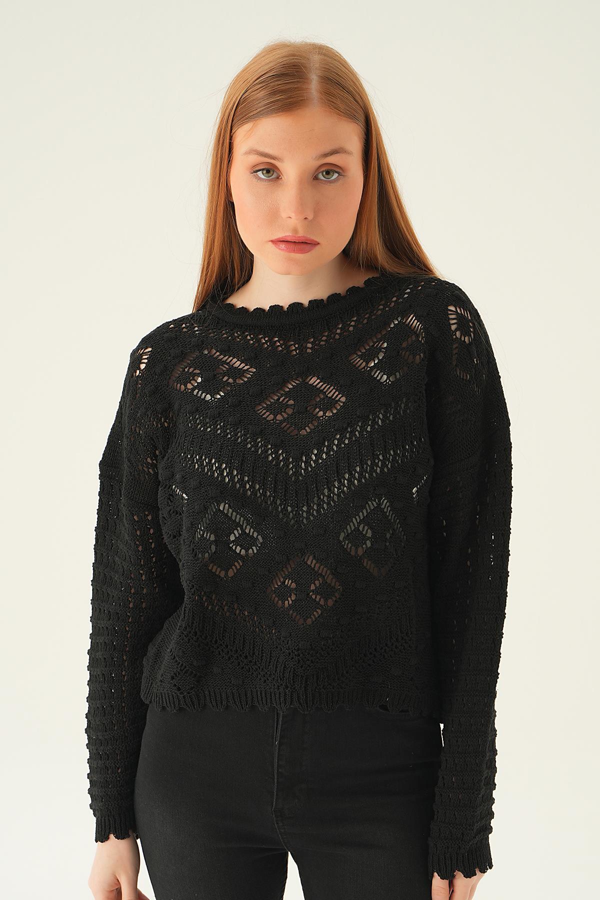 Siyah İşlemeli Ajurlu Bluz 2401 - 1