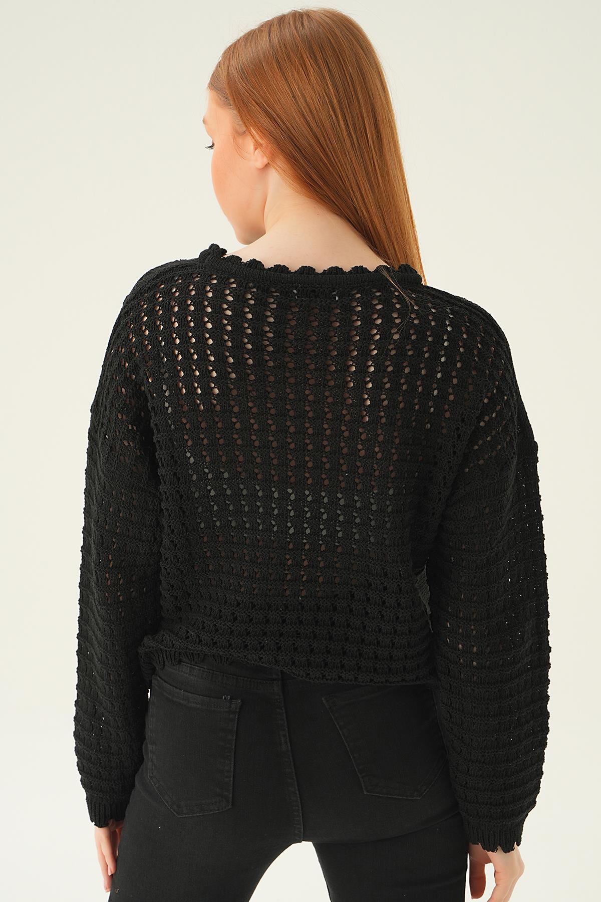 Siyah İşlemeli Ajurlu Bluz 2401 - 4