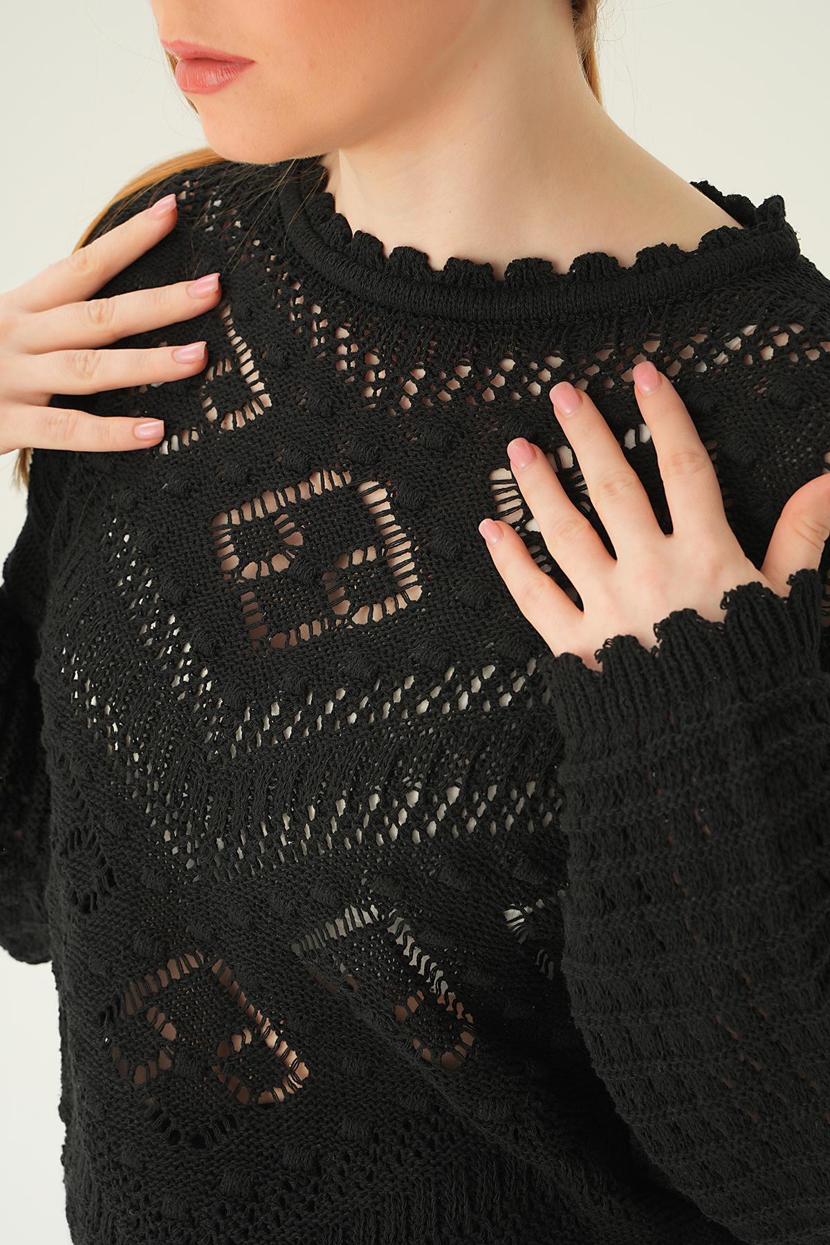 Siyah İşlemeli Ajurlu Bluz 2401 - 5