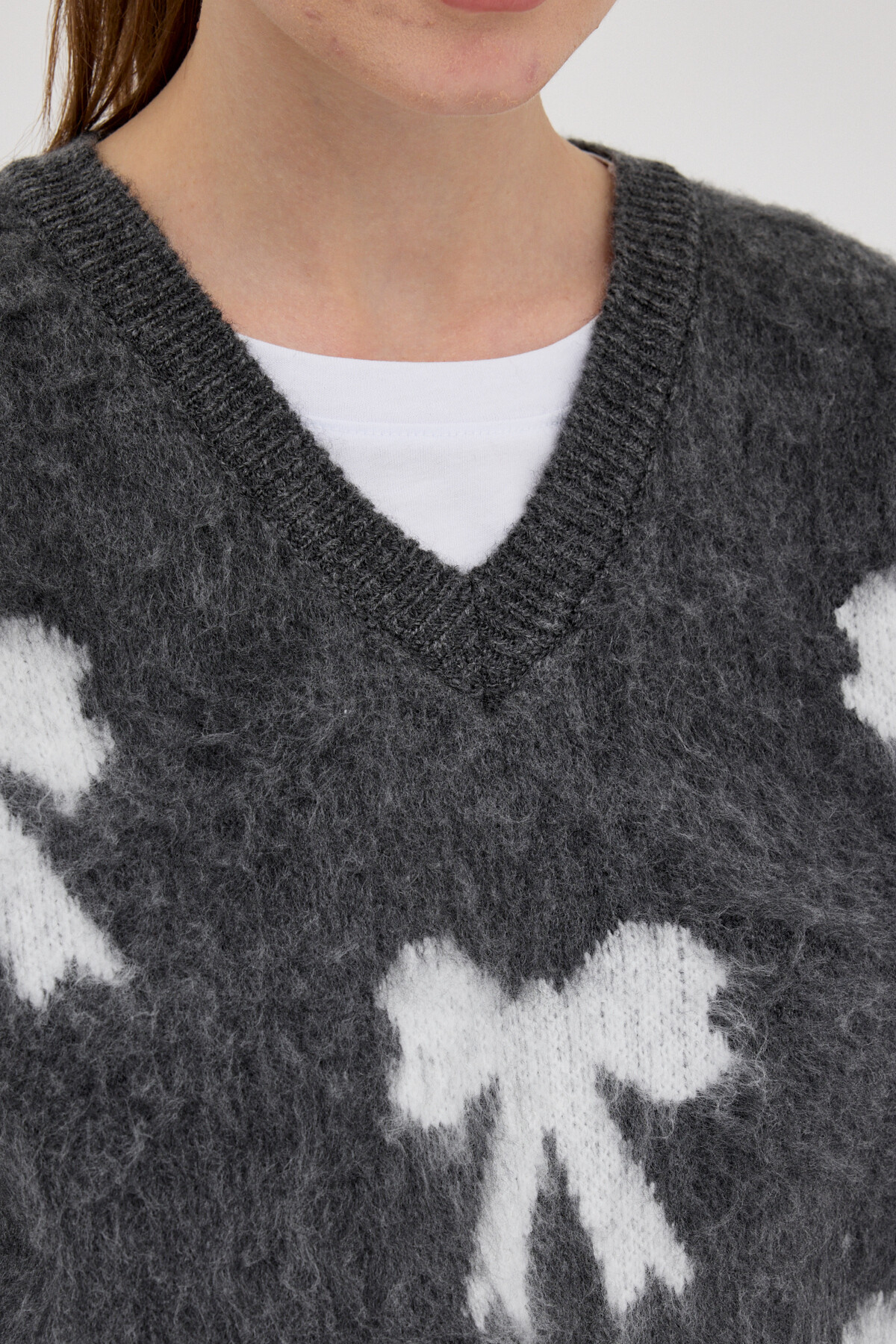 Antrasit V Yaka Fiyonk Desenli Kadın Süveter 2411 - RAYS