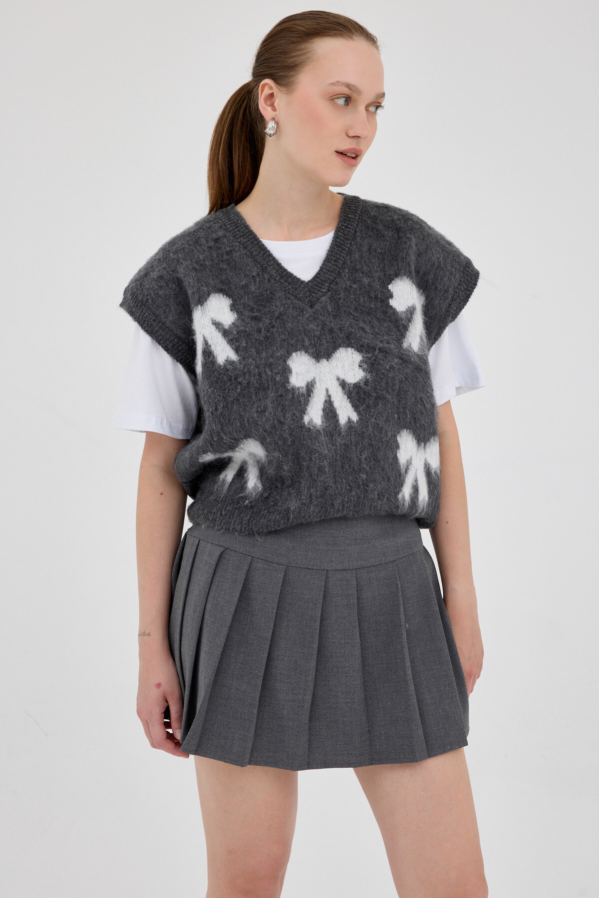 Antrasit V Yaka Fiyonk Desenli Kadın Süveter 2411 - RAYS (1)