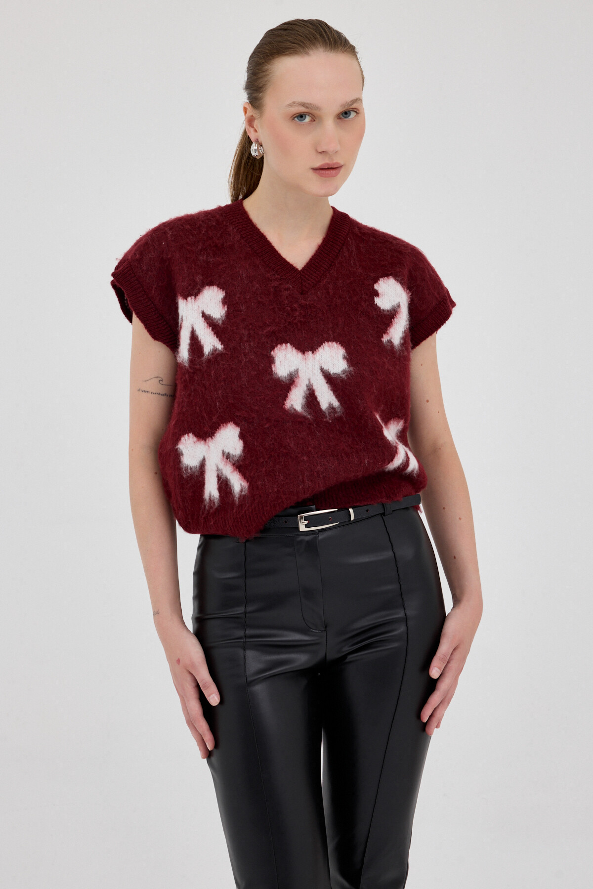 Bordo V Yaka Fiyonk Desenli Kadın Süveter 2411 