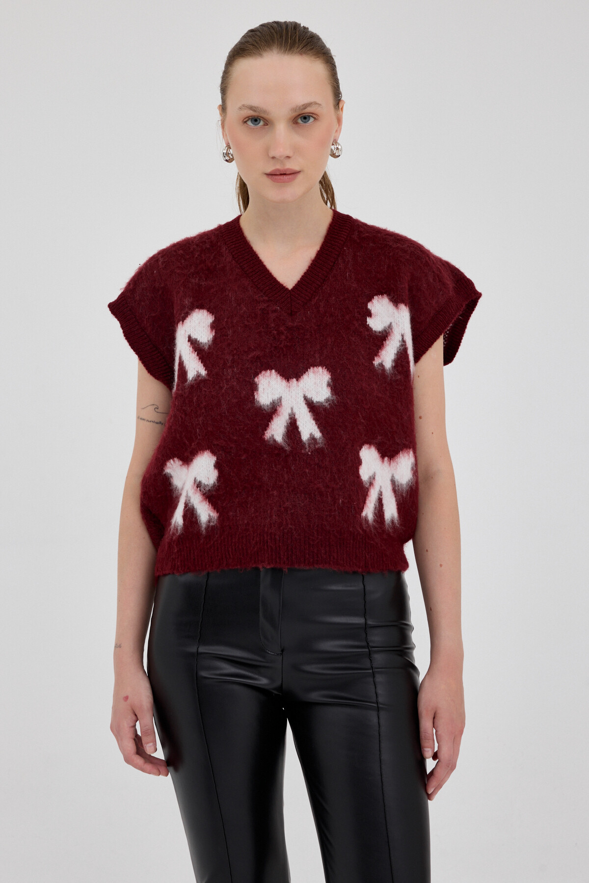 Bordo V Yaka Fiyonk Desenli Kadın Süveter 2411 - RAYS