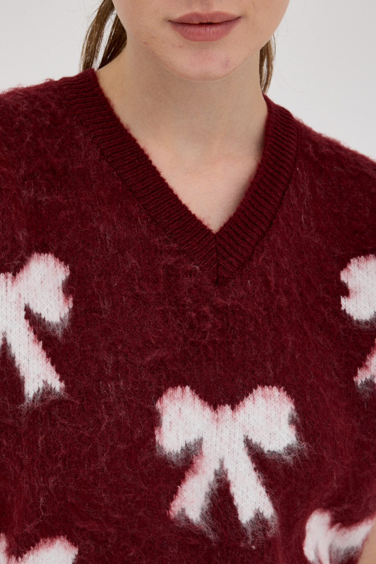 Bordo V Yaka Fiyonk Desenli Kadın Süveter 2411 - RAYS