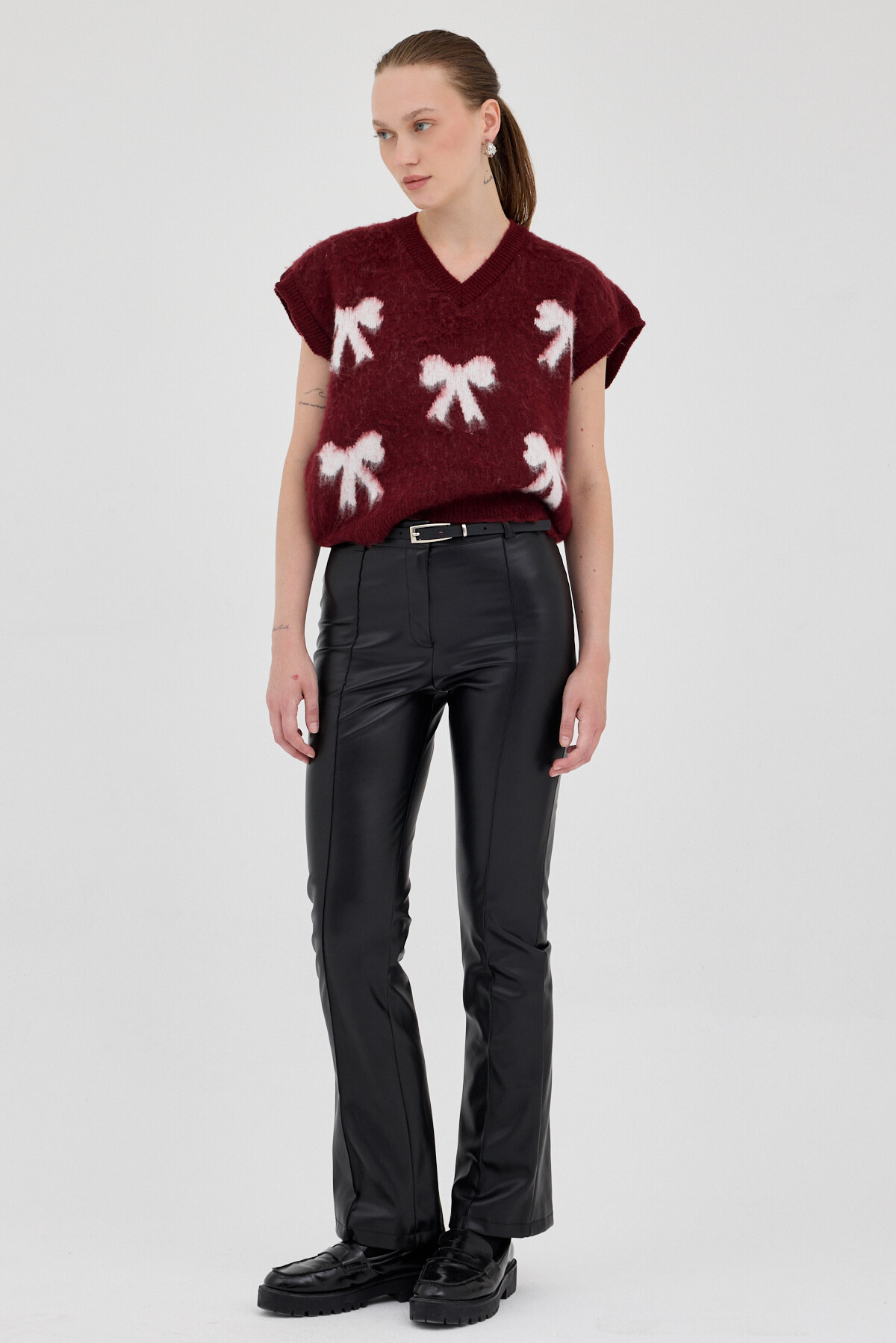 Bordo V Yaka Fiyonk Desenli Kadın Süveter 2411 - RAYS