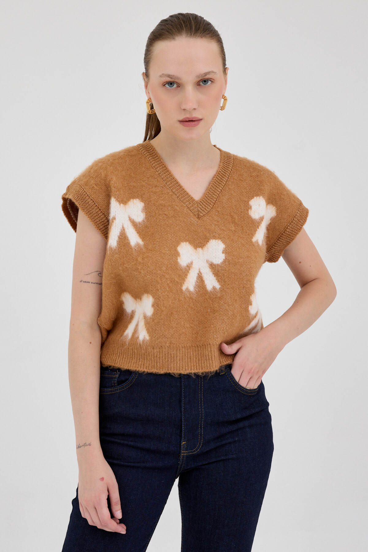 Taba V Yaka Fiyonk Desenli Kadın Süveter 2411 