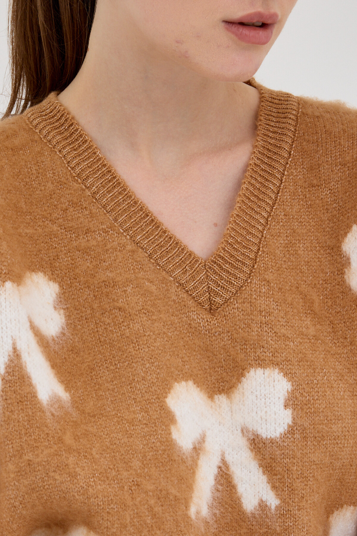 Taba V Yaka Fiyonk Desenli Kadın Süveter 2411 - RAYS