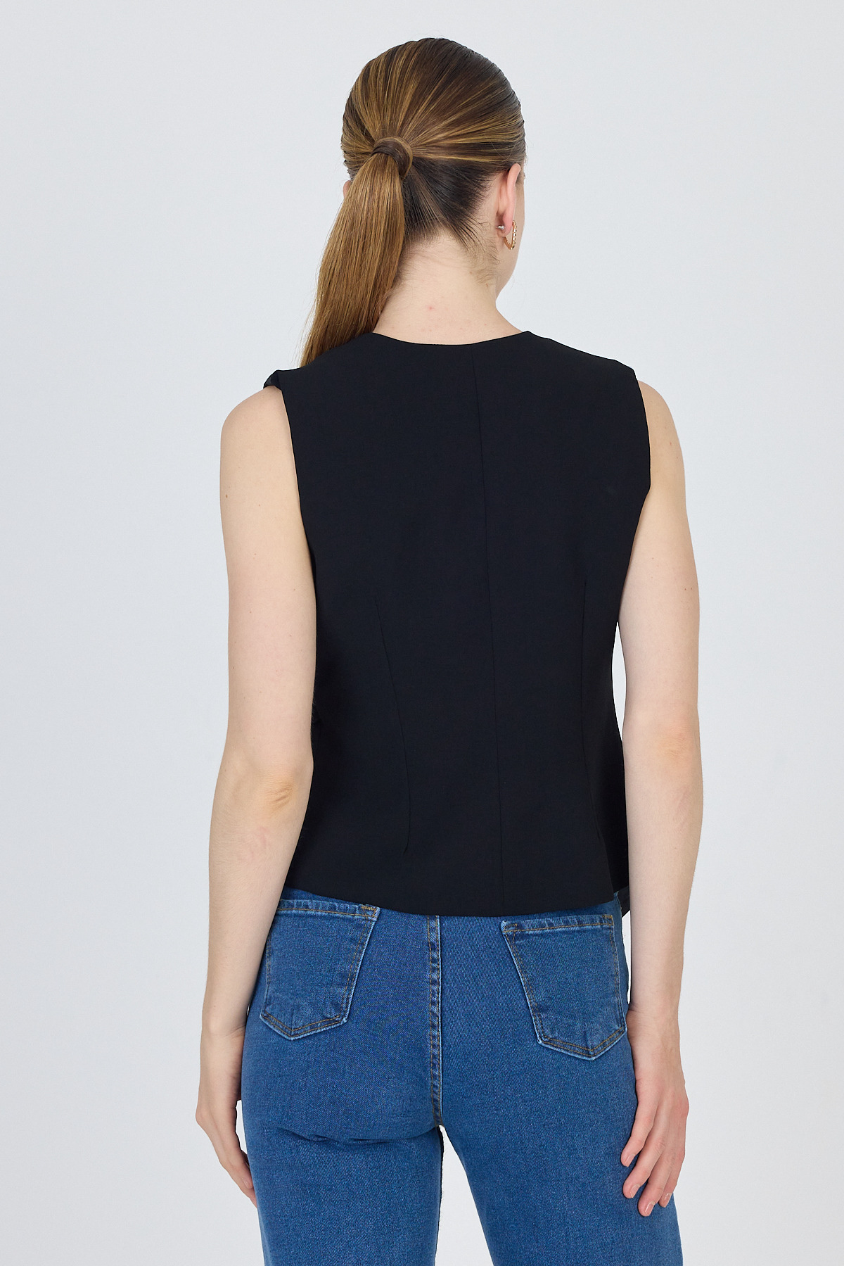 Siyah Asimetrik Kesim Toka Detaylı Kolsuz Bluz 241448 - 5