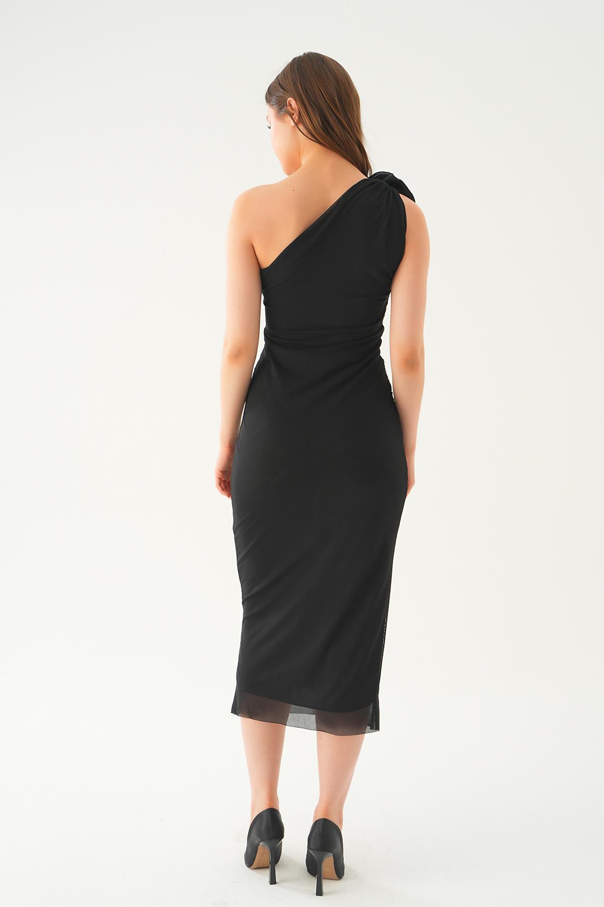 241682 Tek Omuz Gül detay Elbise Siyah - 3