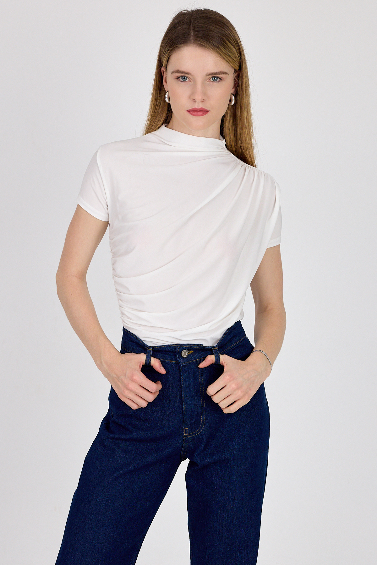 Beyaz Kısa Kol Büzgülü Sandy Bluz 2417 - 7