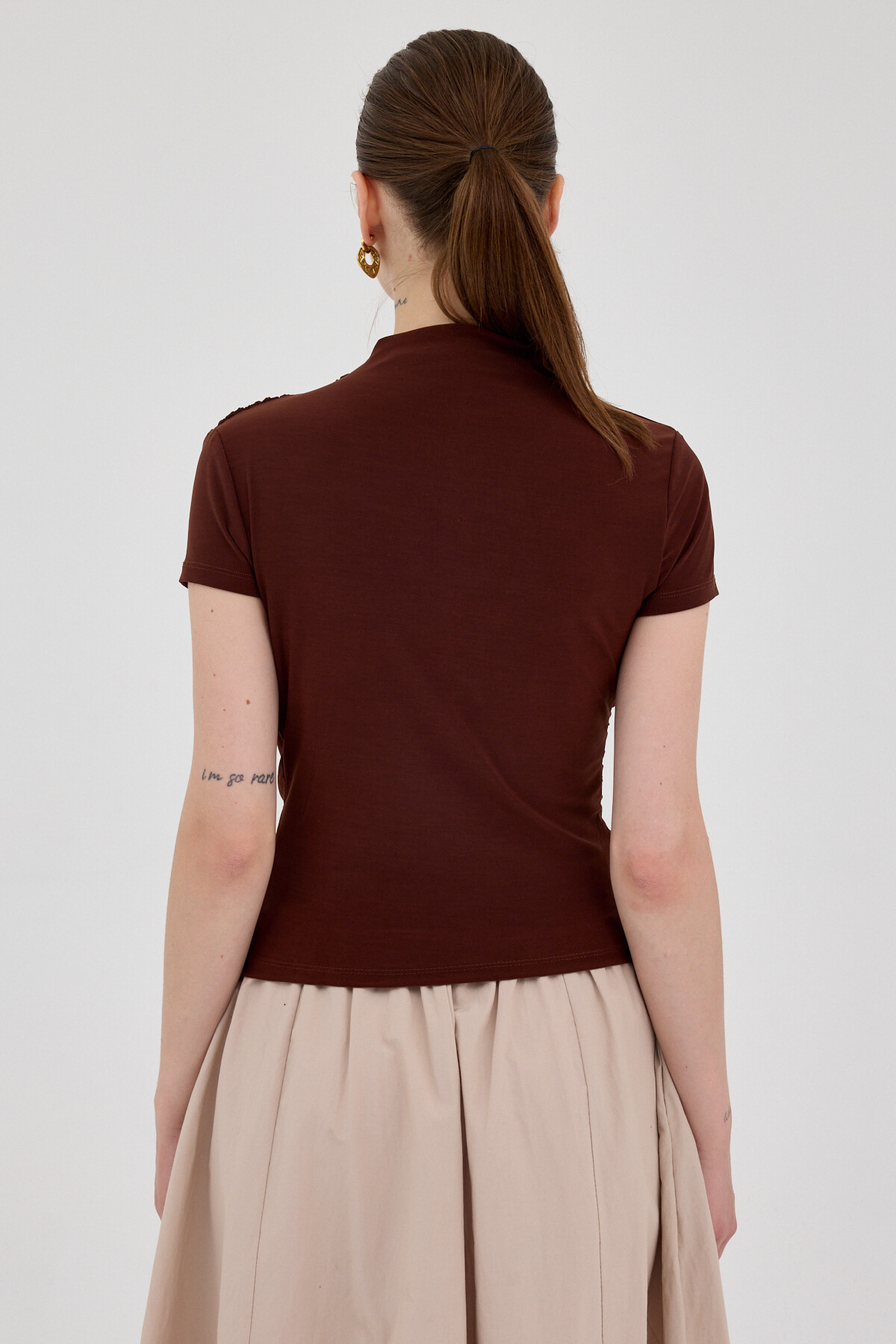 Kahve Kısa Kol Büzgülü Sandy Bluz 2417 - 5