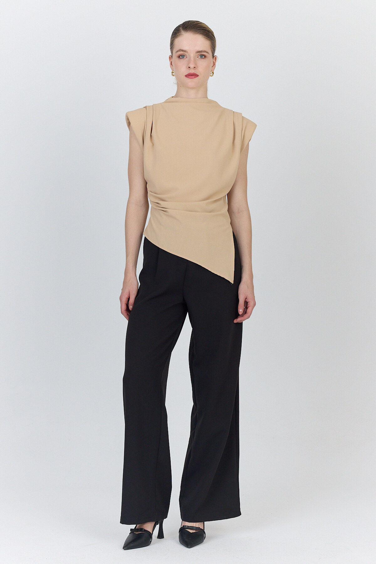 Bej Vatkalı Asimetrik Kesim Kolsuz Bluz 242185 - RAYS