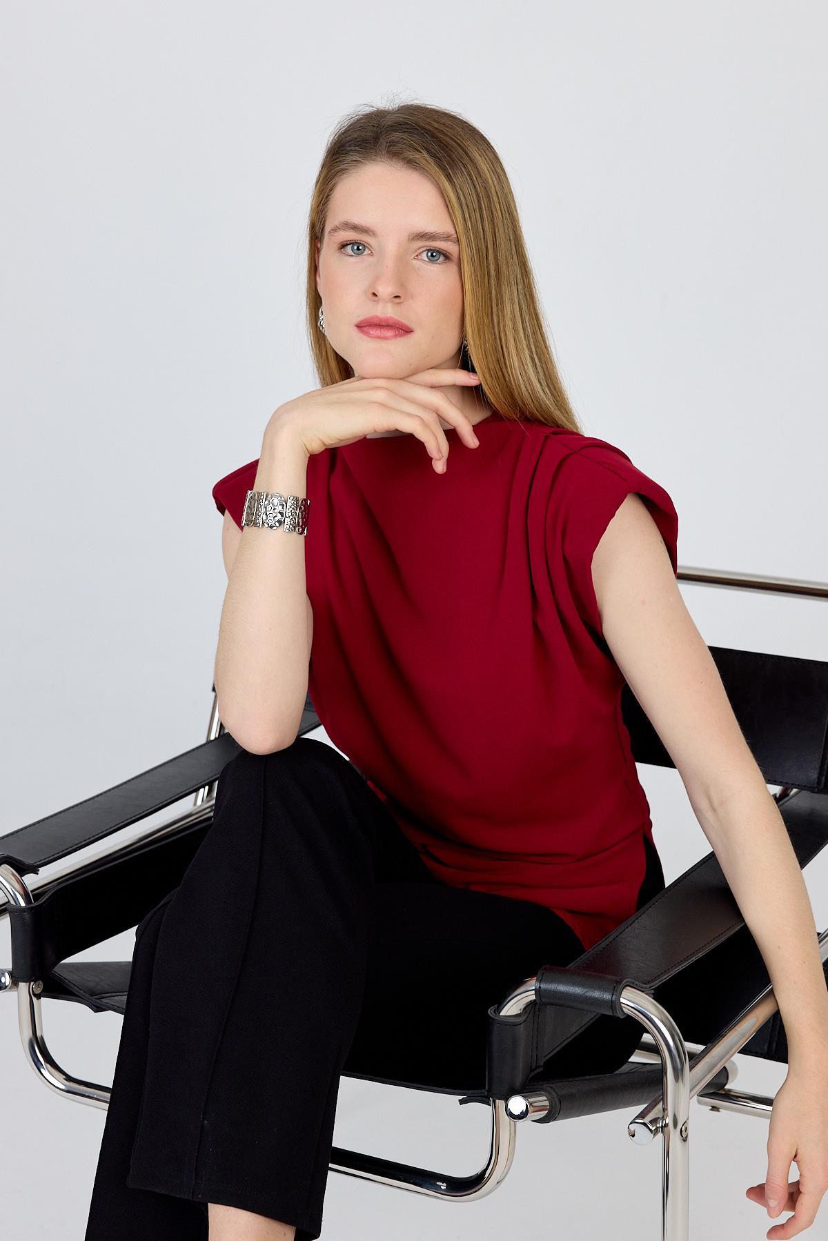 Bordo Vatkalı Asimetrik Kesim Kolsuz Bluz 242185 - 6