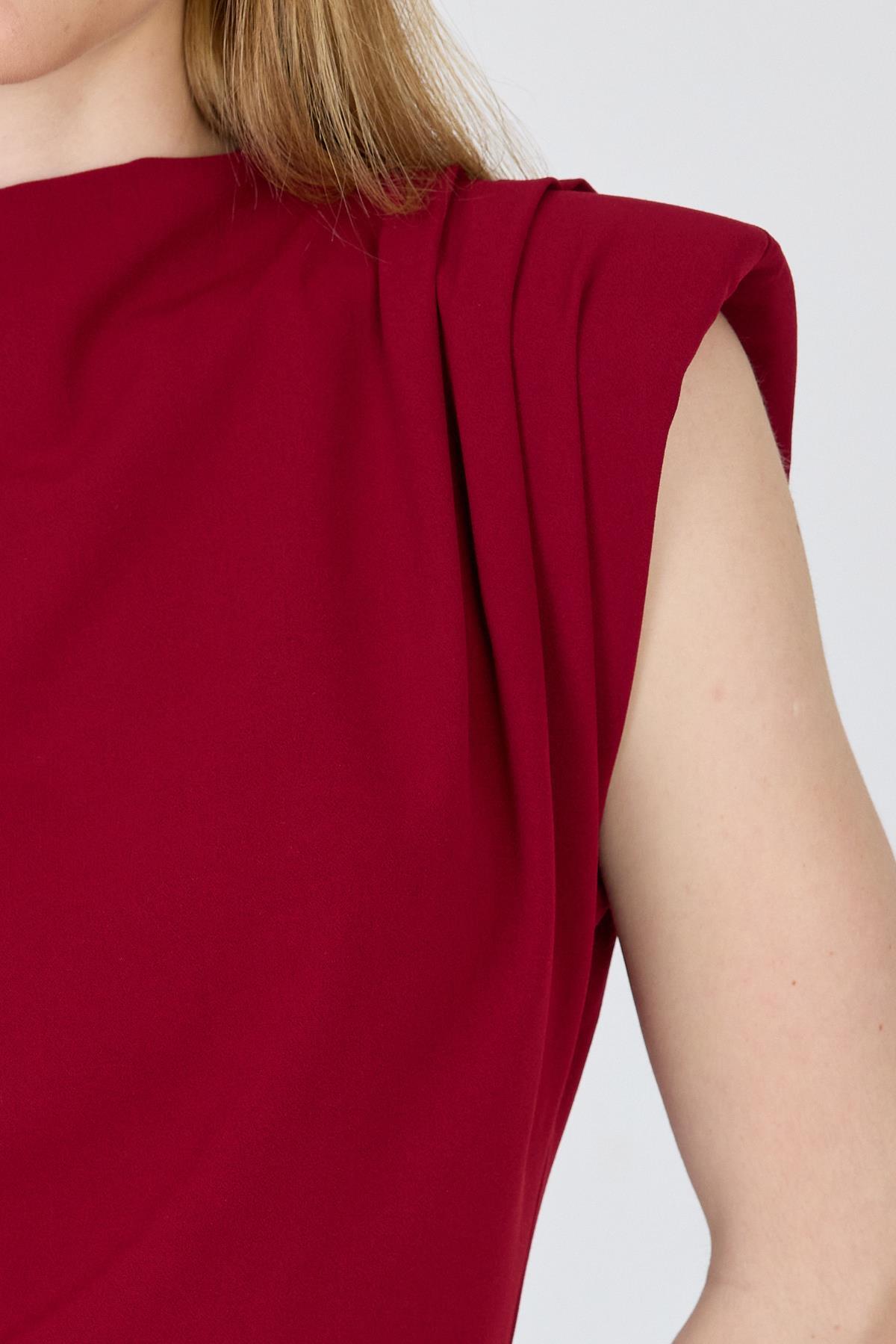 Bordo Vatkalı Asimetrik Kesim Kolsuz Bluz 242185 - 4