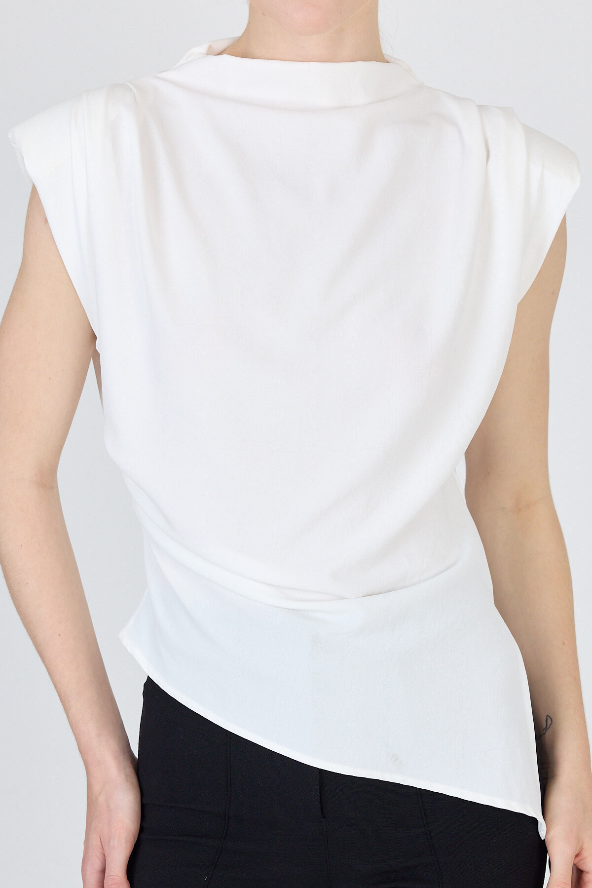 Ekru Vatkalı Asimetrik Kesim Kolsuz Bluz 242185 - RAYS