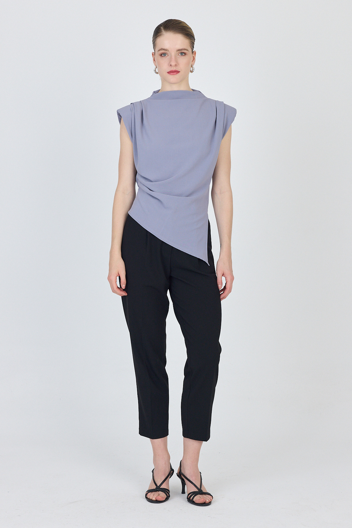 Gri Vatkalı Asimetrik Kesim Kolsuz Bluz 242185 - RAYS