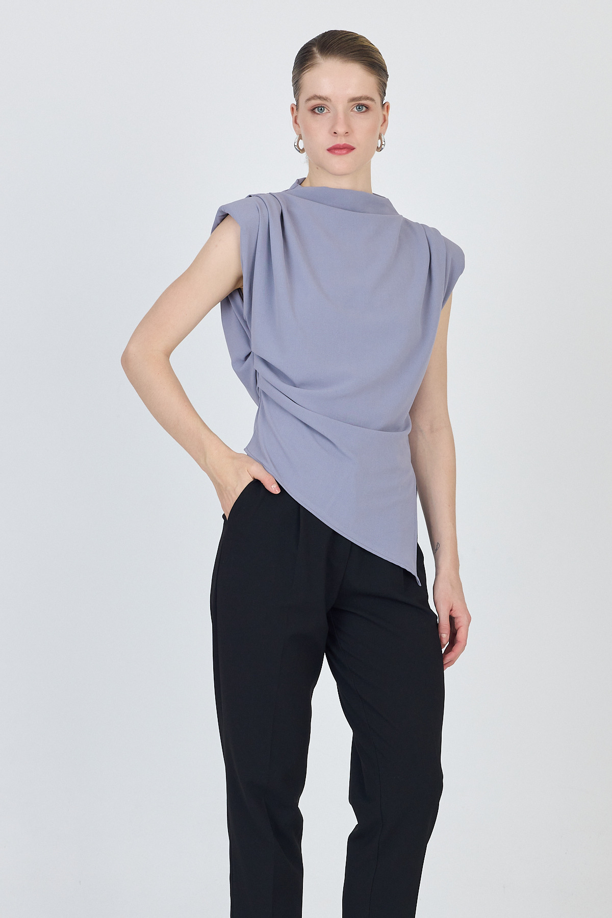 Gri Vatkalı Asimetrik Kesim Kolsuz Bluz 242185 - RAYS