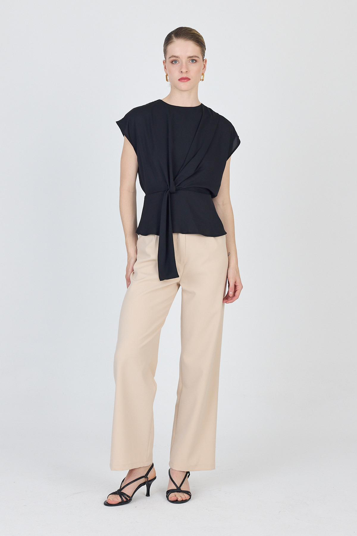 Siyah Bağlamalı Drapeli Bluz 242201 - 2