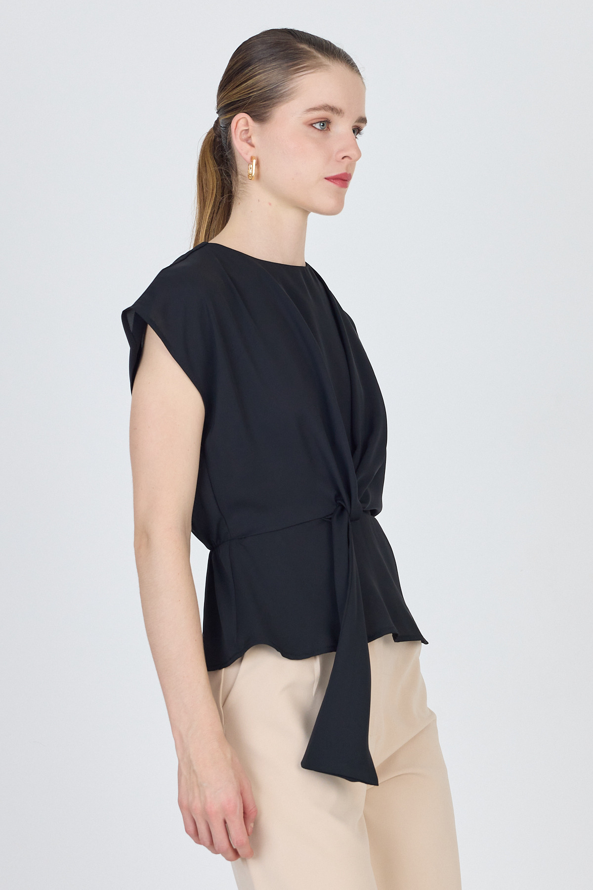 Siyah Bağlamalı Drapeli Bluz 242201 - 3