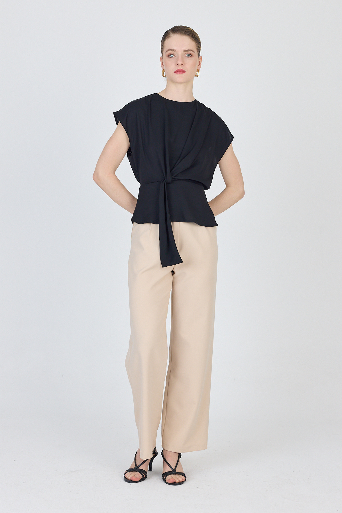 Siyah Bağlamalı Drapeli Bluz 242201 - 6