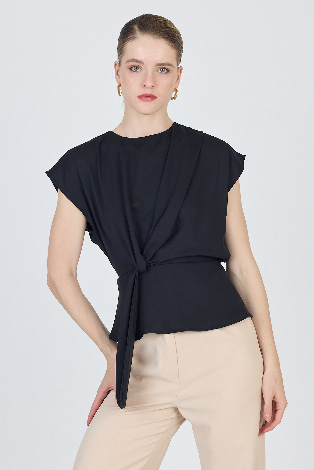 Siyah Bağlamalı Drapeli Bluz 242201 - 7