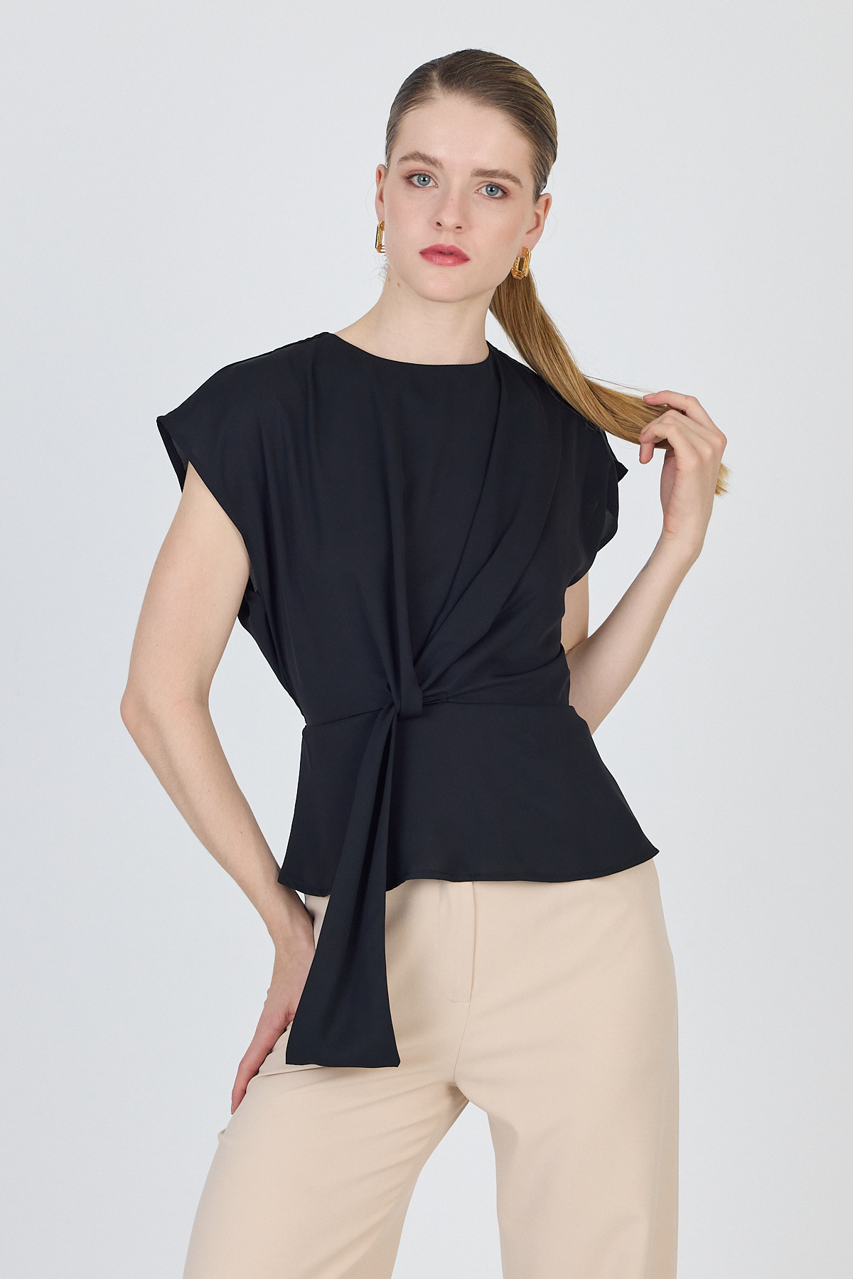 Siyah Bağlamalı Drapeli Bluz 242201 - 8