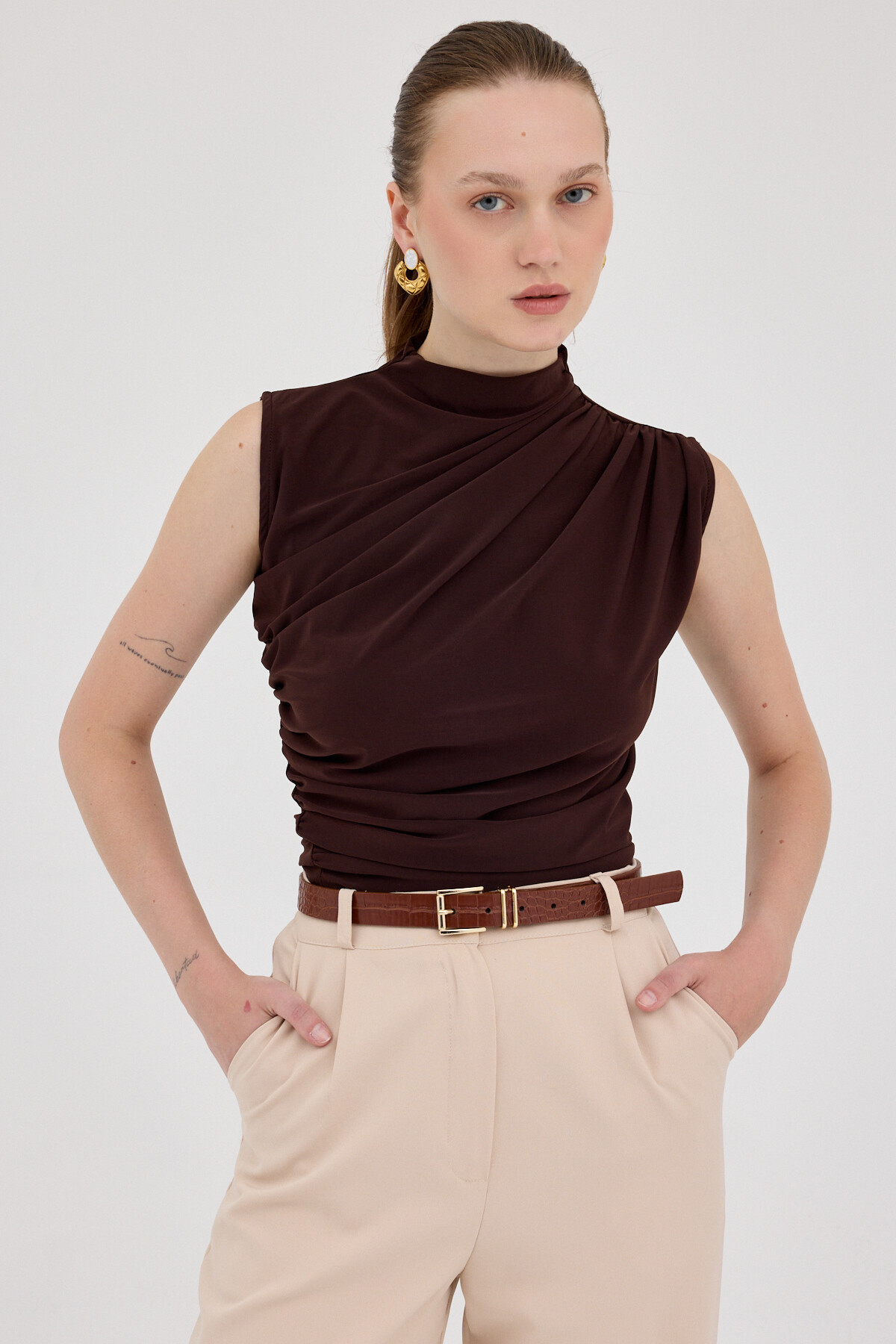 Kahve Kolsuz Büzgülü Sandy Bluz 2430 - 1