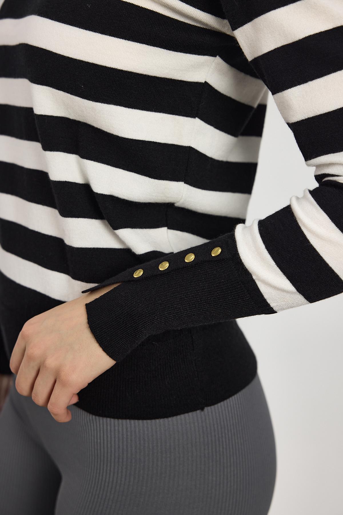 24346 Çizgili Kol Düğme Detay Kazak Siyah - RAYS