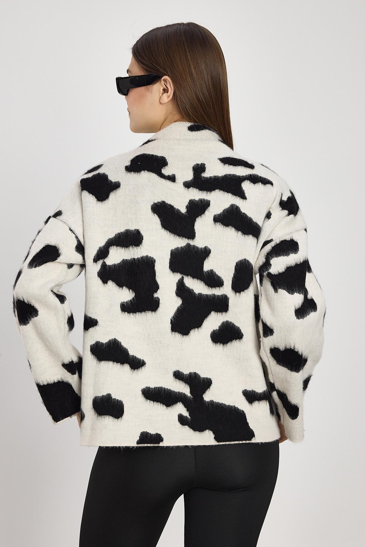 Siyah-Krem Şardonlu Dik Yaka Leopar Kazak 24371 - 5